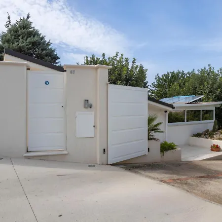 Quirat By Interhome Ferienhaus Terrasini